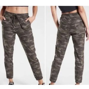 EUC Athleta Camo Farallon Joggers. Size 20